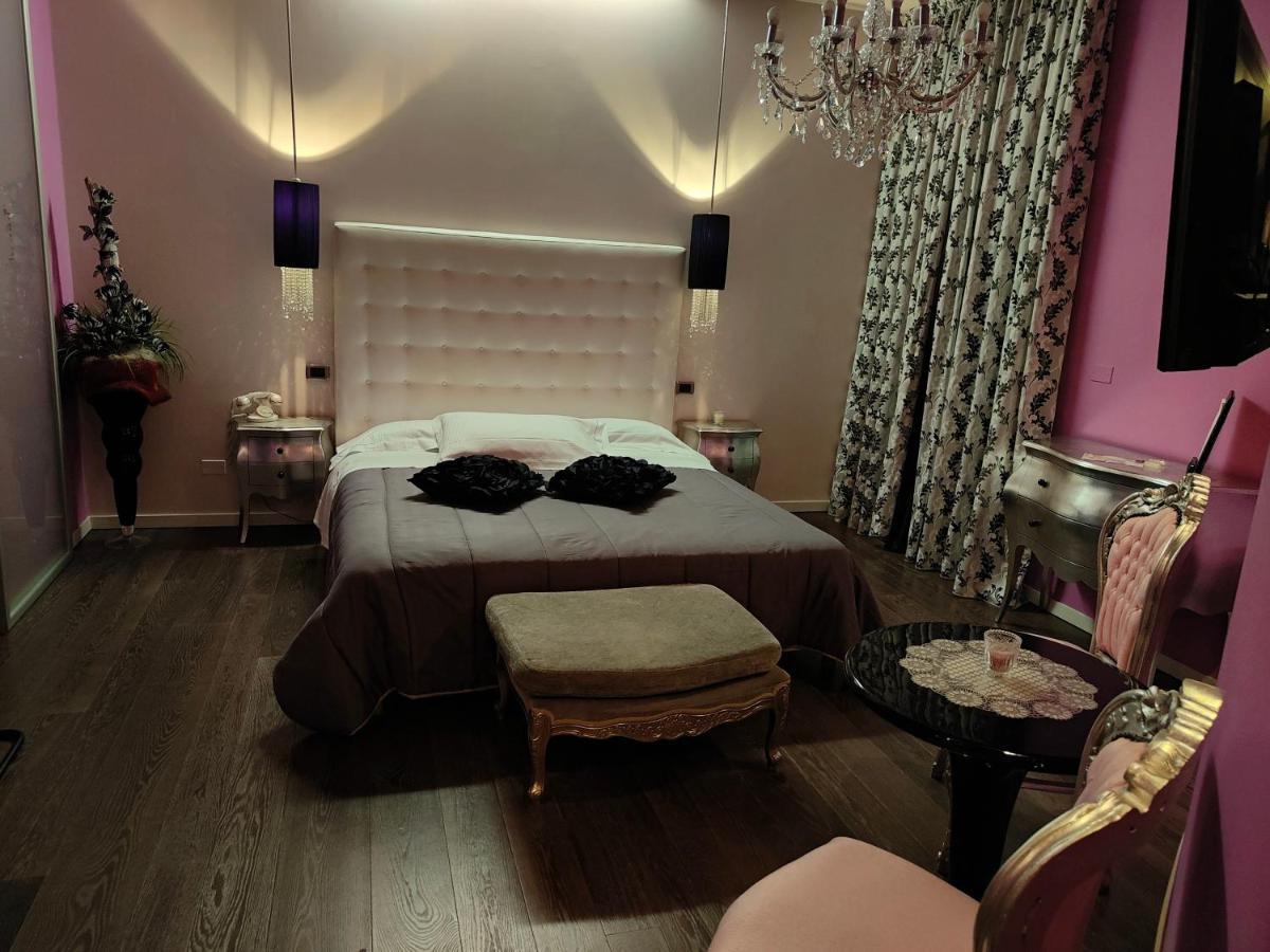 Hotel In - Lounge Room Cazzago  Luaran gambar