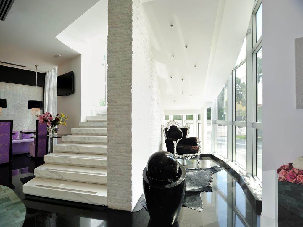 Hotel In - Lounge Room Cazzago  Luaran gambar