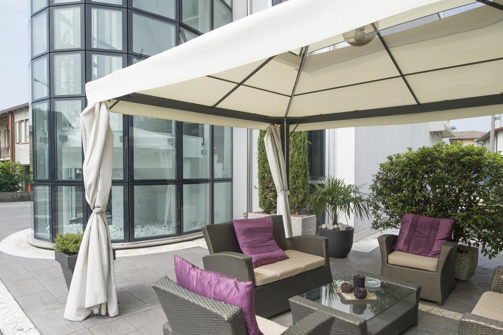Hotel In - Lounge Room Cazzago  Luaran gambar