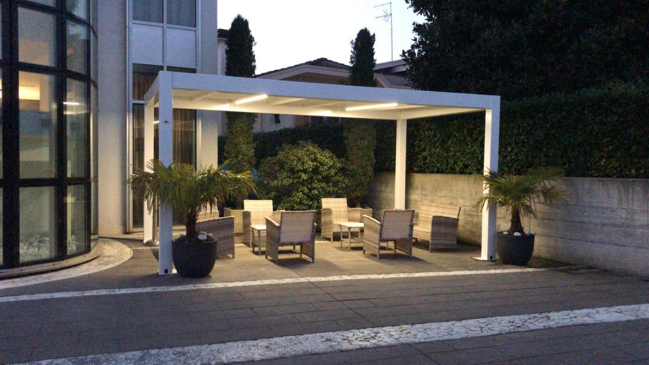 Hotel In - Lounge Room Cazzago  Luaran gambar