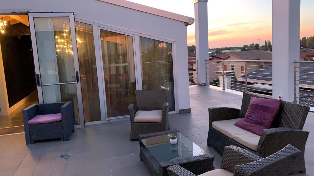 Hotel In - Lounge Room Cazzago  Luaran gambar